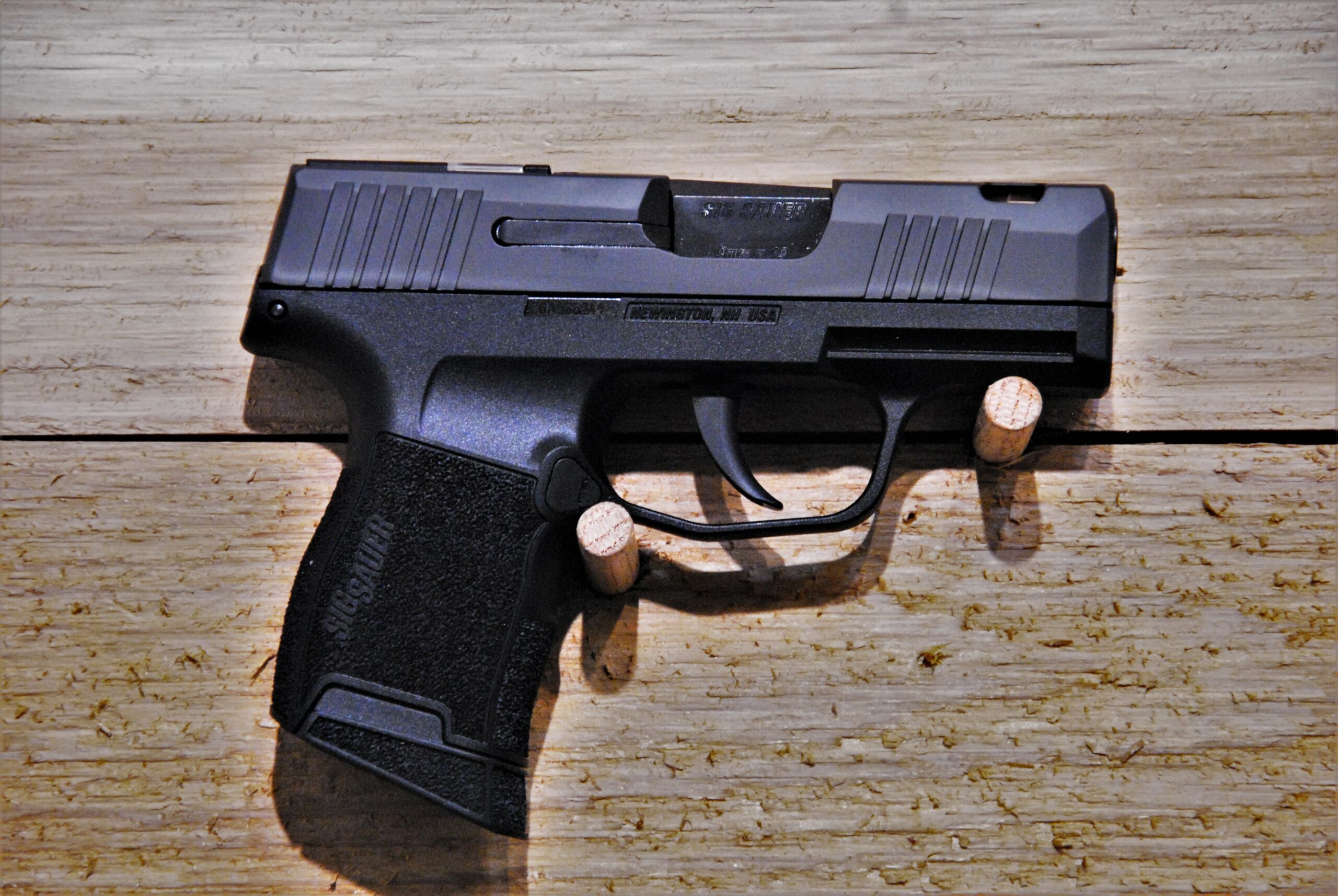 sig-sauer-p365-9mm-micro-compact-striker-fired-pistol-le-vance-outdoors