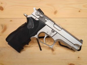 Smith & Wesson 5906 9mm