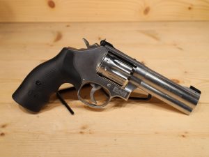 Smith & Wesson 617-6 .22