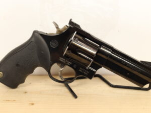 TAURUS 44 .44Mag